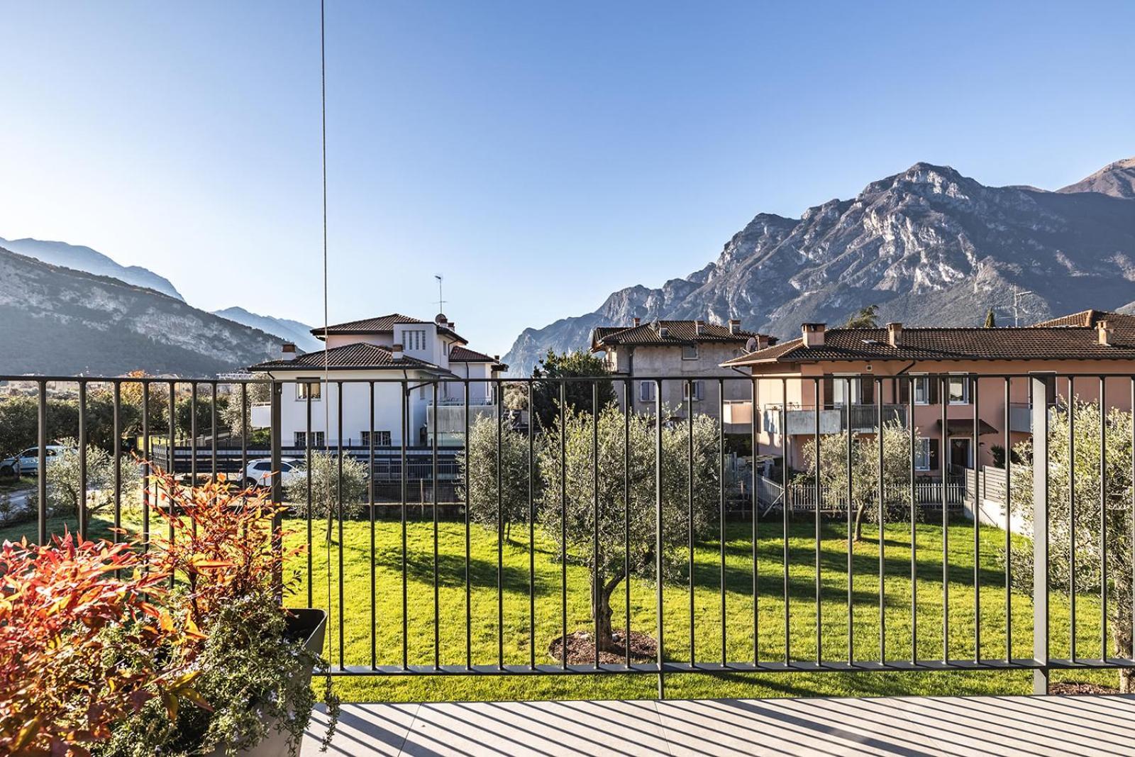 Elvy Garda Living Garden Apartment Riva del Garda Exterior photo